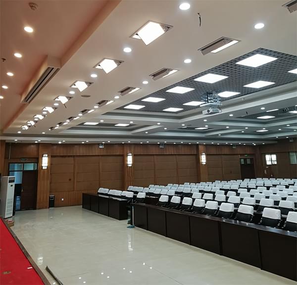How to arrange the stage lighting effect of the multifunctional conference room more warmly