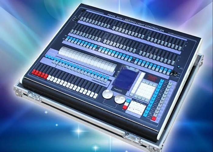 How does the Pearl 2008/2010 console control the stage regular lights
